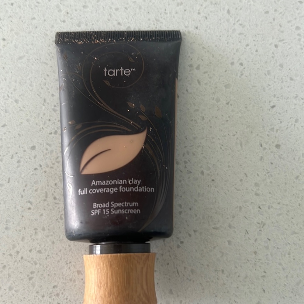 Tarte Amazonian clay foundation